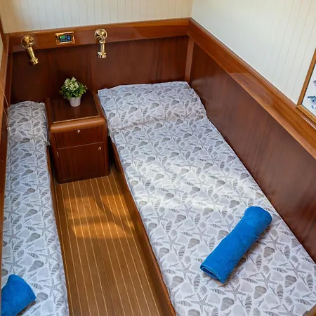 Jack London Boat Bateau-hôtel Alassio