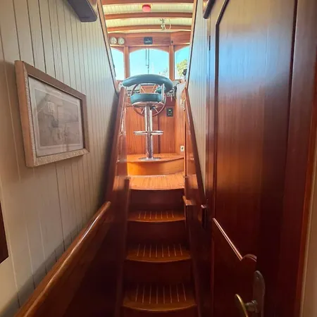 Jack London Boat Bateau-hôtel *